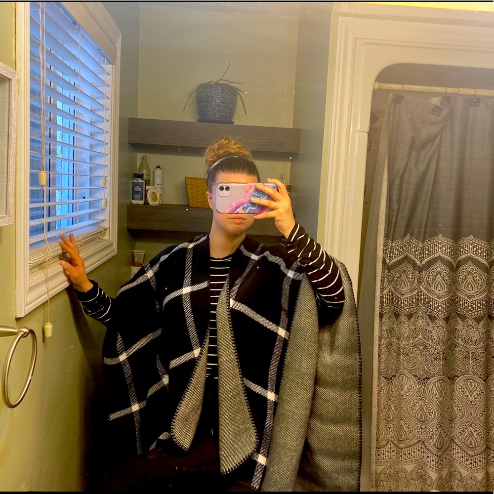 Women’s Plaid Shawl/Poncho